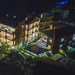 In With Balcony, Air Conditioning, Wifi, Washing Machine