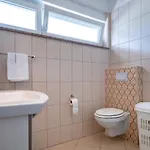 In With Balcony, Air Conditioning, Wifi, Washing Machine
