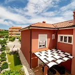 In With Balcony, Air Conditioning, Wifi, Washing Machine Lopar