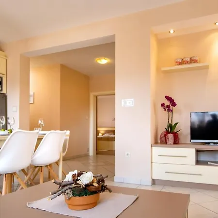 In With Balcony, Air Conditioning, Wifi, Washing Machine *