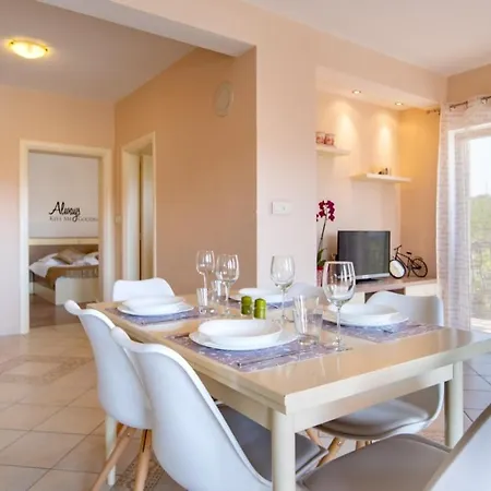 Apartment In With Balcony, Air Conditioning, Wifi, Washing Machine *