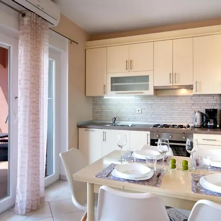Apartment In With Balcony, Air Conditioning, Wifi, Washing Machine Lopar