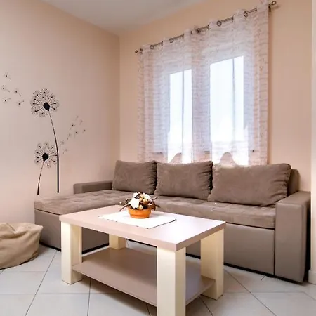 Apartment In With Balcony, Air Conditioning, Wifi, Washing Machine