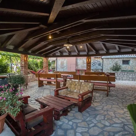 In With Balcony, Air Conditioning, Wifi, Washing Machine