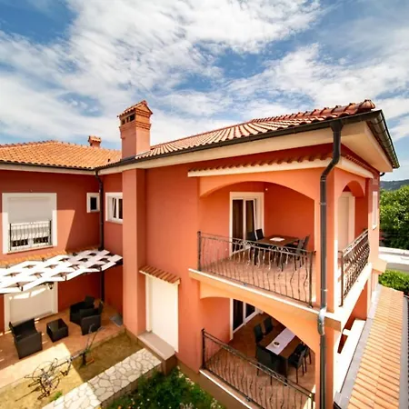 In With Balcony, Air Conditioning, Wifi, Washing Machine *