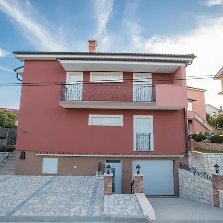 Apartament In With Balcony, Air Conditioning, Wifi, Washing Machine *