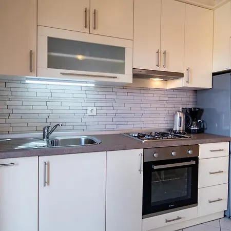 Apartment In With Balcony, Air Conditioning, Wifi, Washing Machine Lopar