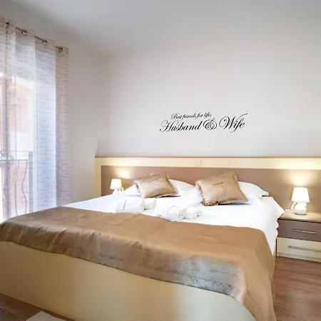 Apartment In With Balcony, Air Conditioning, Wifi, Washing Machine Lopar