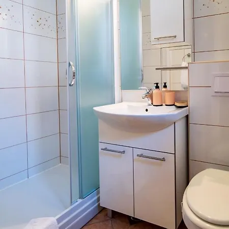 Apartment In With Balcony, Air Conditioning, Wifi, Washing Machine Lopar