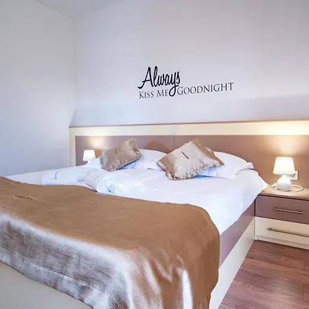 In With Balcony, Air Conditioning, Wifi, Washing Machine Appartamento Lopar