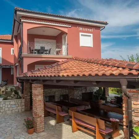 In With Balcony, Air Conditioning, Wifi, Washing Machine Lopar