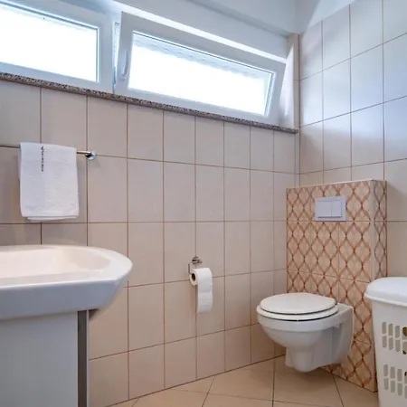 In With Balcony, Air Conditioning, Wifi, Washing Machine