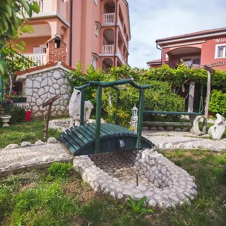In With Balcony, Air Conditioning, Wifi, Washing Machine Apartment Lopar
