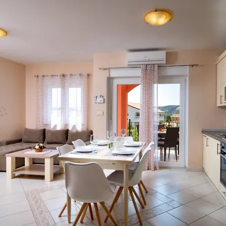 In With Balcony, Air Conditioning, Wifi, Washing Machine Appartamento Lopar