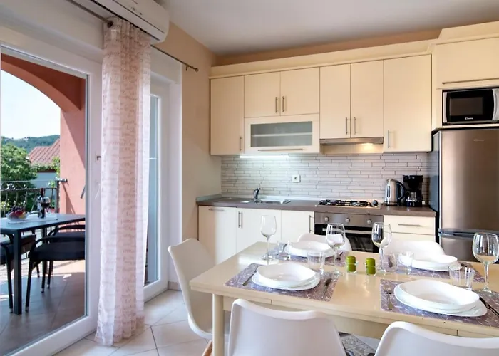Apartament In With Balcony, Air Conditioning, Wifi, Washing Machine Lopar