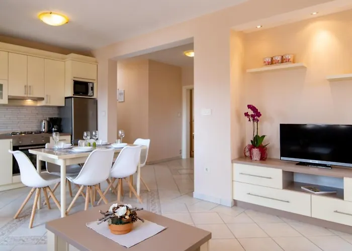 Apartament In With Balcony, Air Conditioning, Wifi, Washing Machine Lopar