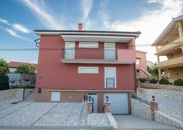 Apartament In With Balcony, Air Conditioning, Wifi, Washing Machine *