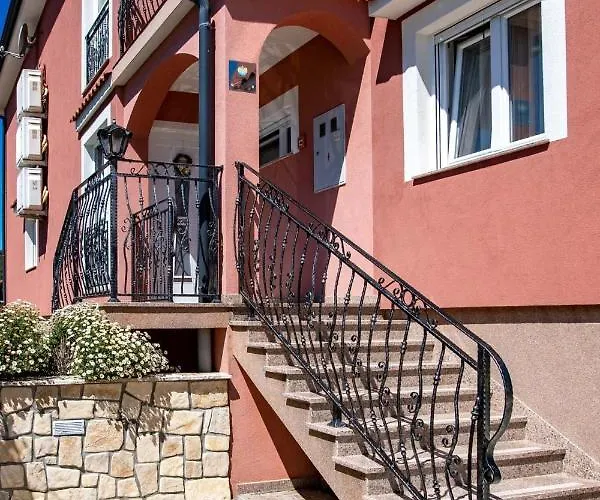 In With Balcony, Air Conditioning, Wifi, Washing Machine Lopar