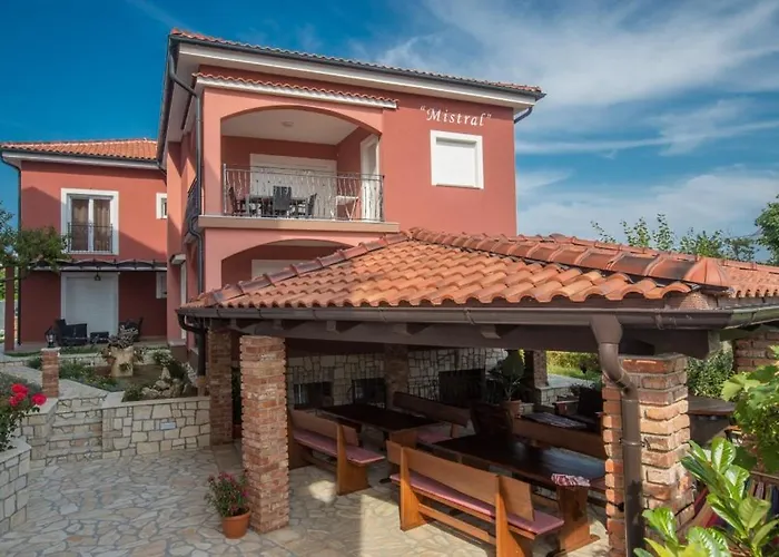 In With Balcony, Air Conditioning, Wifi, Washing Machine Lopar