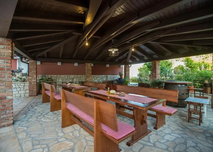 In With Balcony, Air Conditioning, Wifi, Washing Machine Lopar