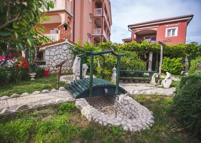 In With Balcony, Air Conditioning, Wifi, Washing Machine Apartament Lopar