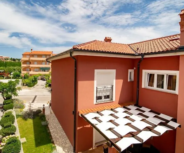 In With Balcony, Air Conditioning, Wifi, Washing Machine Lopar