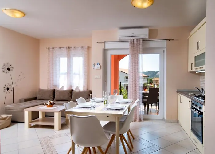 In With Balcony, Air Conditioning, Wifi, Washing Machine Apartament Lopar