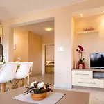 In With Balcony, Air Conditioning, Wifi, Washing Machine *