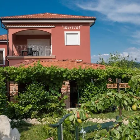 In With Balcony, Air Conditioning, Wifi, Washing Machine Lejlighed