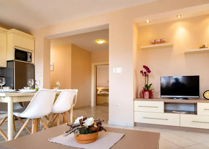 In With Balcony, Air Conditioning, Wifi, Washing Machine *