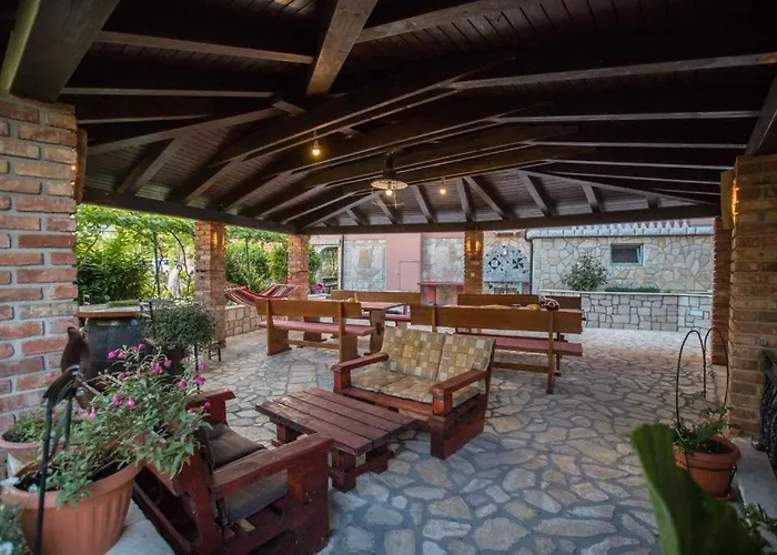 In With Balcony, Air Conditioning, Wifi, Washing Machine