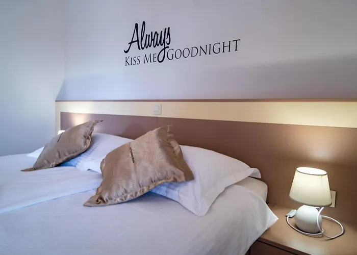 In With Balcony, Air Conditioning, Wifi, Washing Machine Appartamento Lopar