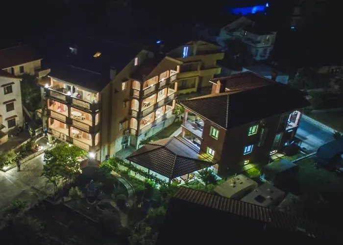 In With Balcony, Air Conditioning, Wifi, Washing Machine