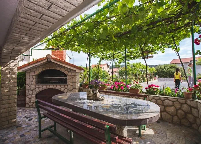 In With Balcony, Air Conditioning, Wifi, Washing Machine Lopar