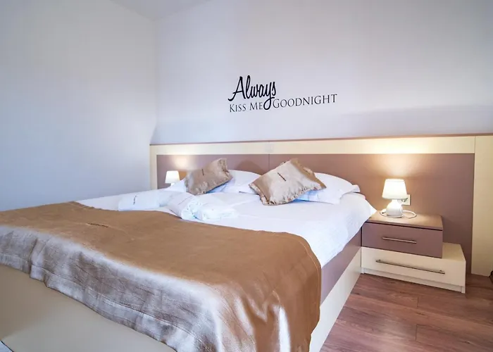 In With Balcony, Air Conditioning, Wifi, Washing Machine Appartamento Lopar